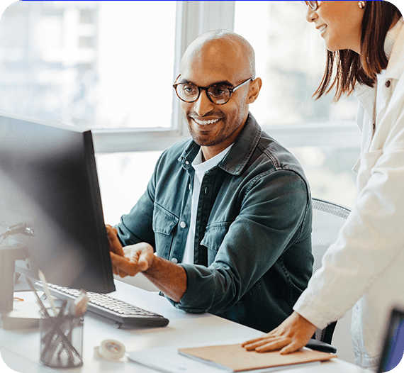 Duas pessoas conversando